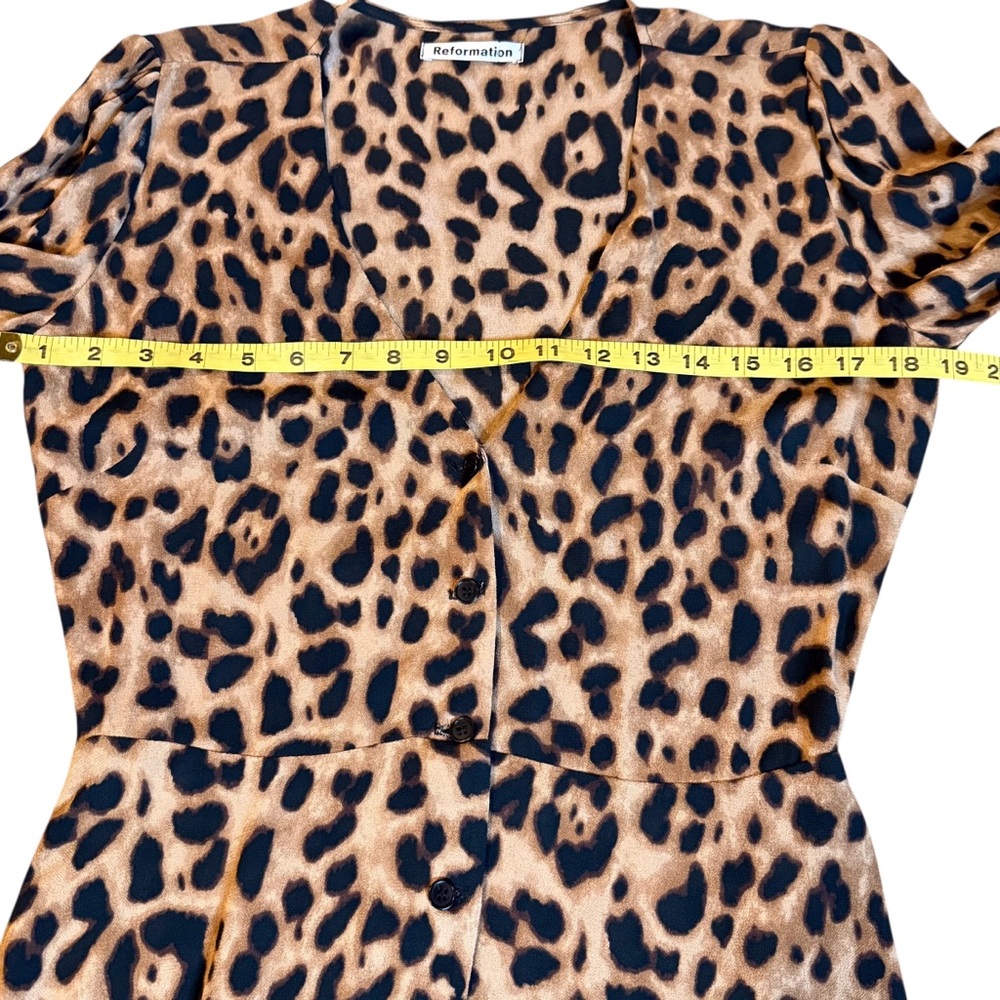 Reformation Alma Leopard Print Button Front long sleeve Midi dress. - Picture 6 of 14